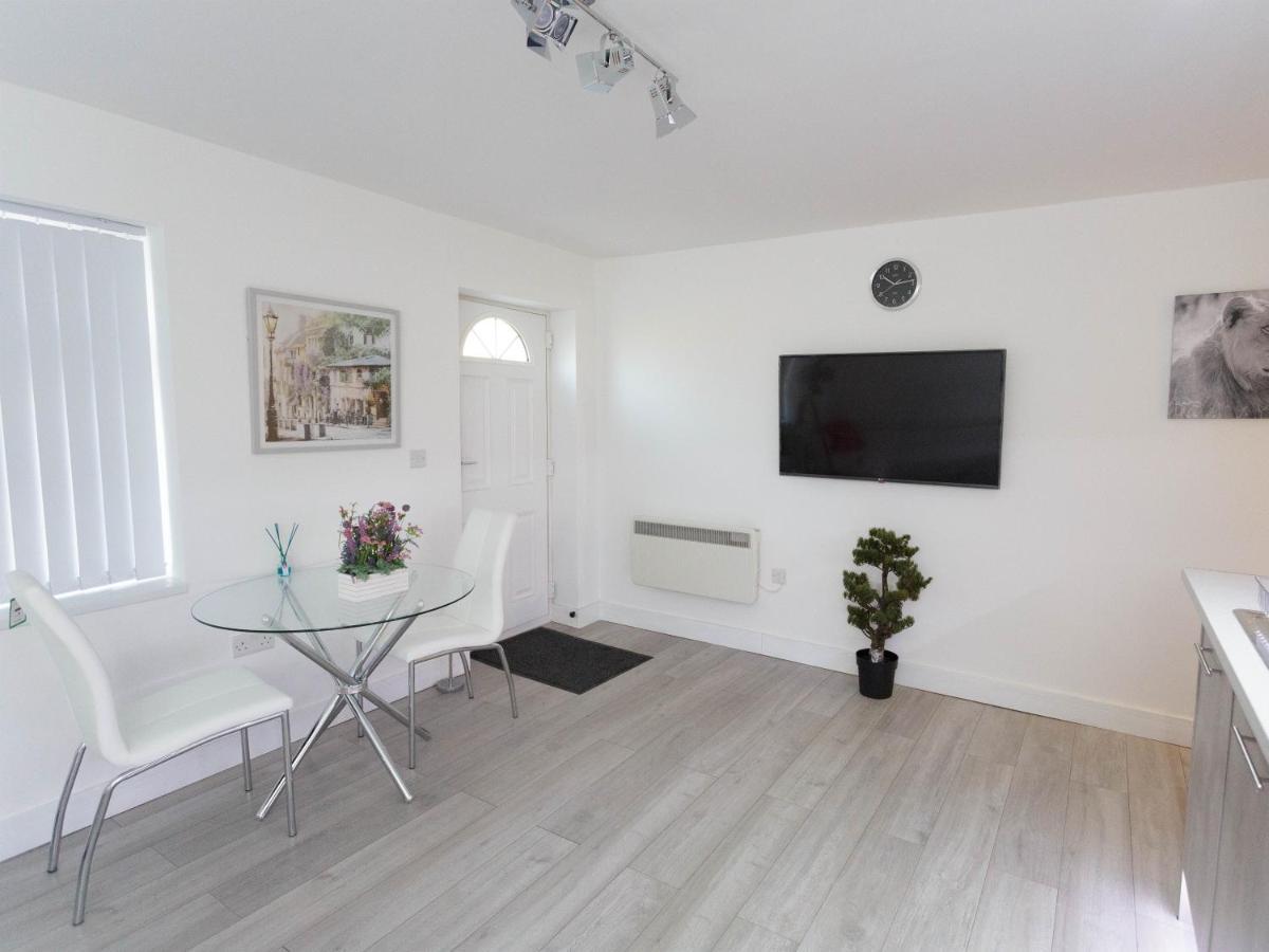 Live In Leeds Greenhill Bungalows Exteriör bild