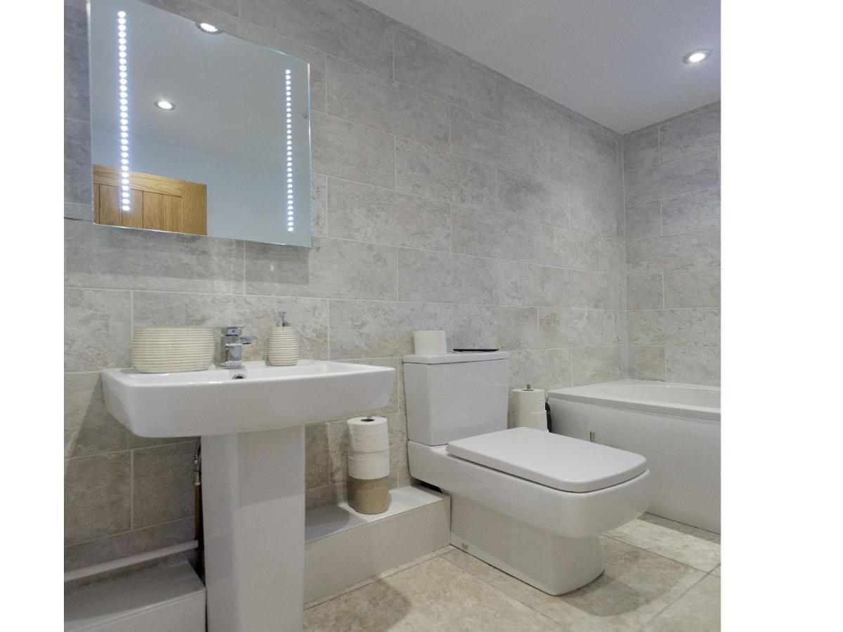 Live In Leeds Greenhill Bungalows Exteriör bild