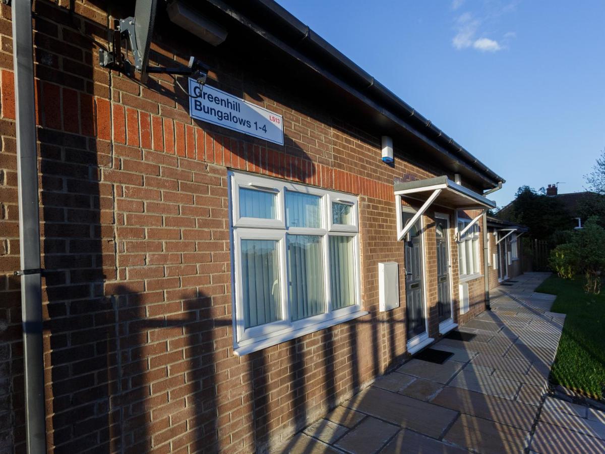 Live In Leeds Greenhill Bungalows Exteriör bild