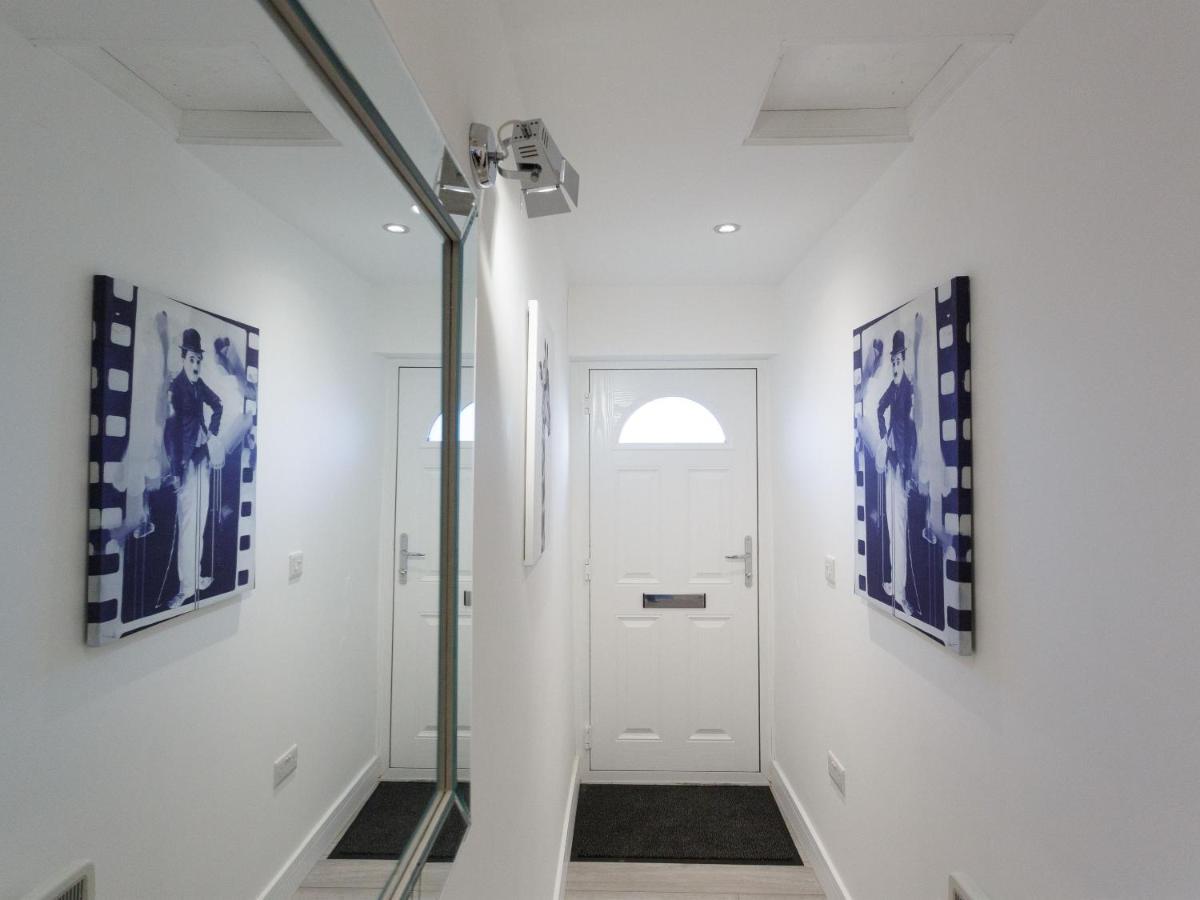 Live In Leeds Greenhill Bungalows Exteriör bild