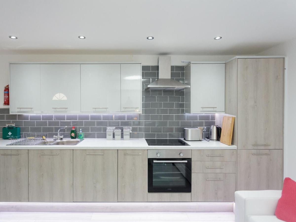 Live In Leeds Greenhill Bungalows Exteriör bild