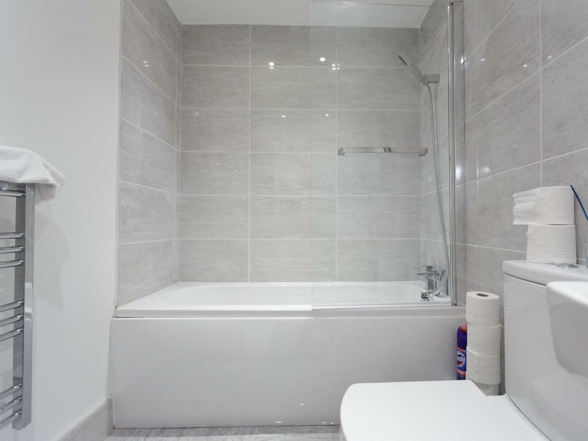 Live In Leeds Greenhill Bungalows Exteriör bild