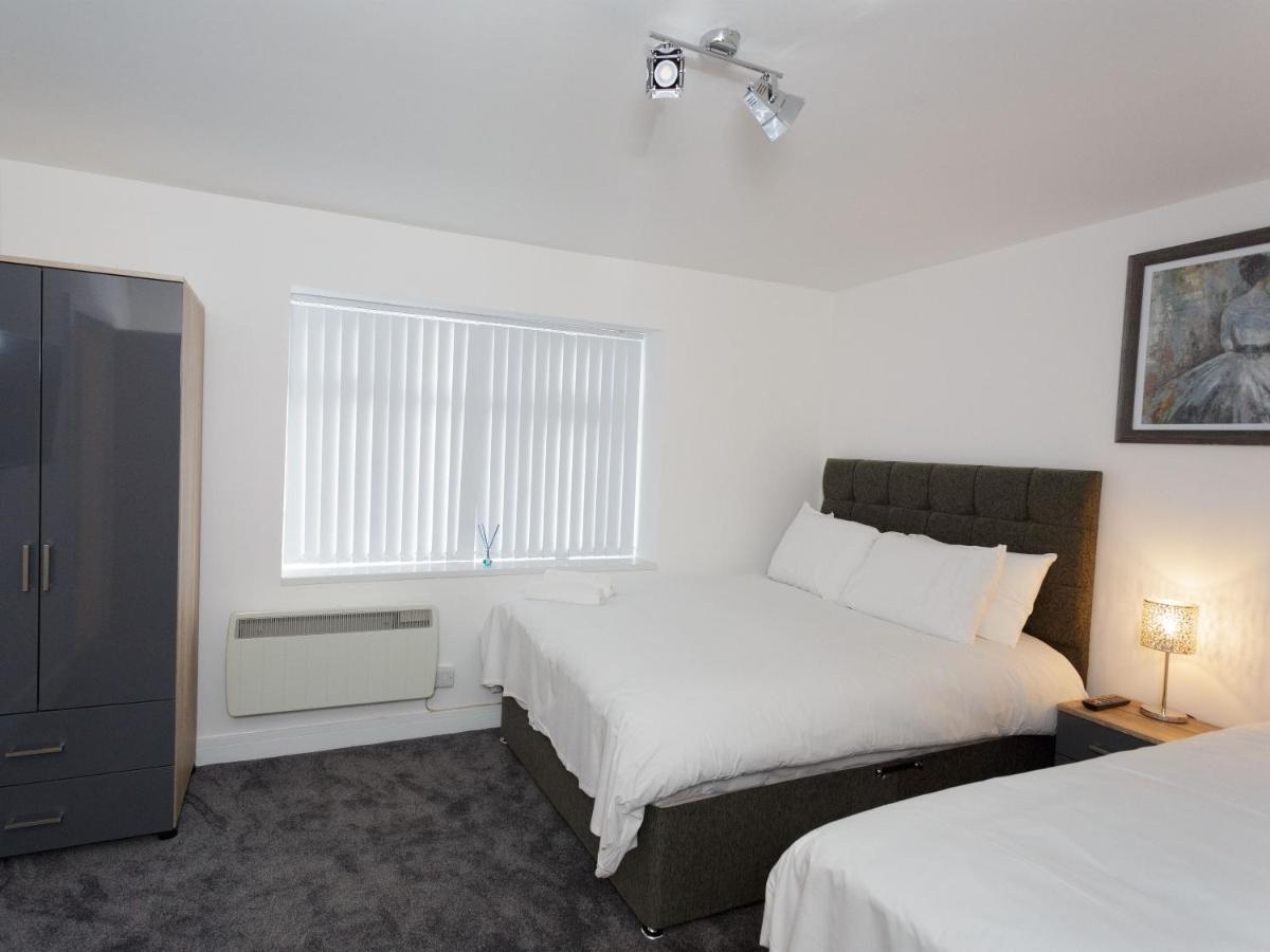 Live In Leeds Greenhill Bungalows Exteriör bild